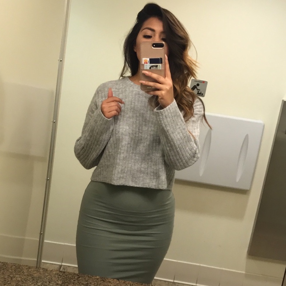 Top - Picture 2 of 2